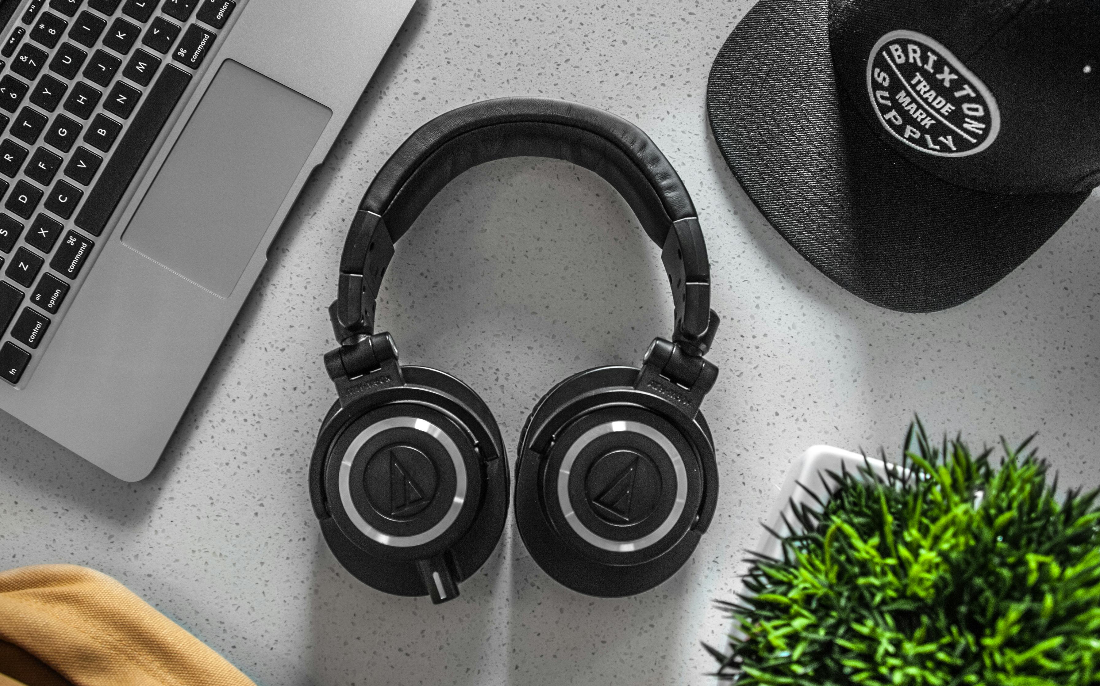 Headphone